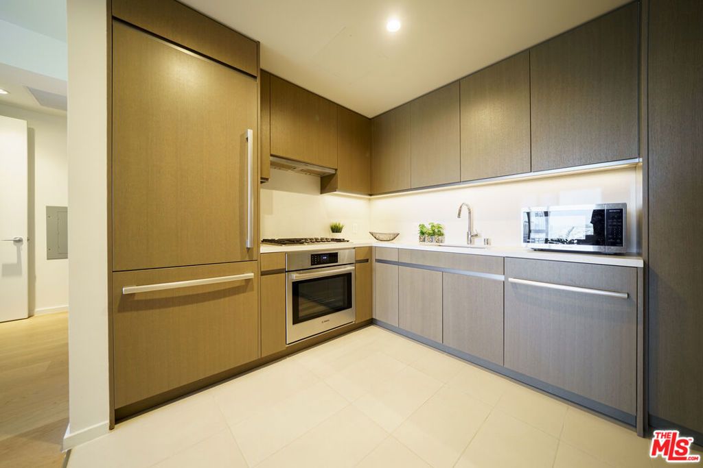 Image 15 of property listing at 889 Francisco Street 2610, Los Angeles, CA 90017