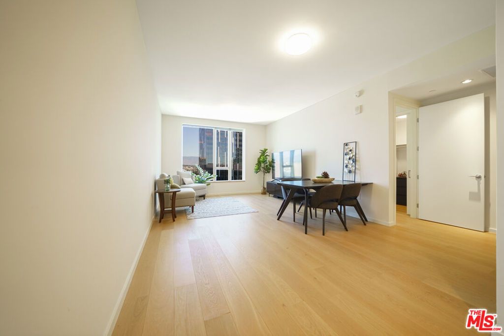 Image 17 of property listing at 889 Francisco Street 2610, Los Angeles, CA 90017