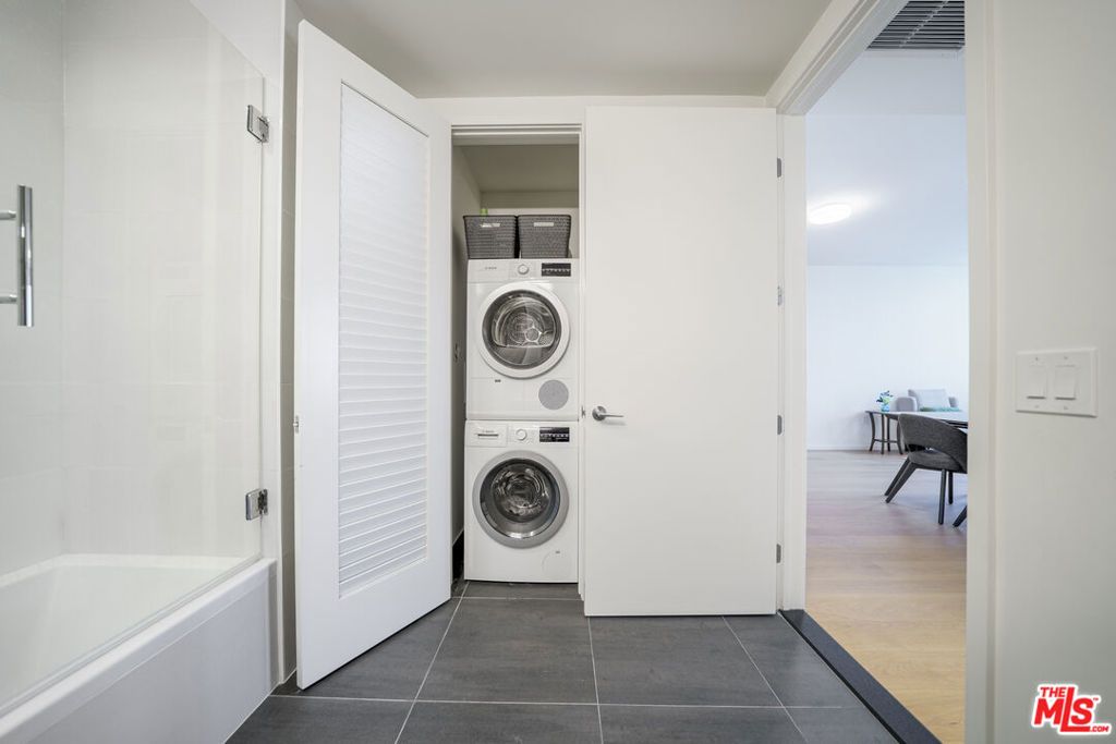 Image 25 of property listing at 889 Francisco Street 2610, Los Angeles, CA 90017