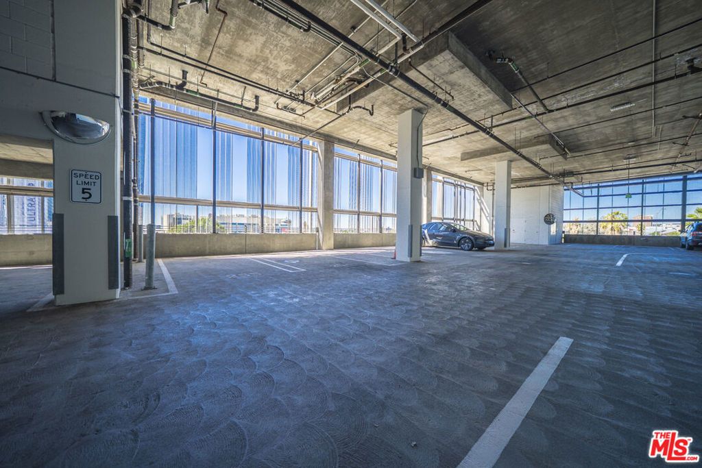 Image 27 of property listing at 889 Francisco Street 2610, Los Angeles, CA 90017
