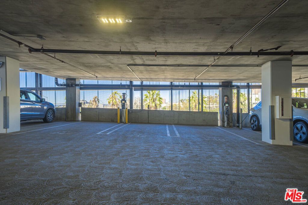 Image 28 of property listing at 889 Francisco Street 2610, Los Angeles, CA 90017