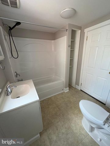 225 W LOCUST ST, Mechanicsburg, PA 17055