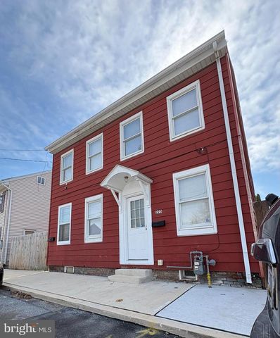 225 W LOCUST ST, Mechanicsburg, PA 17055
