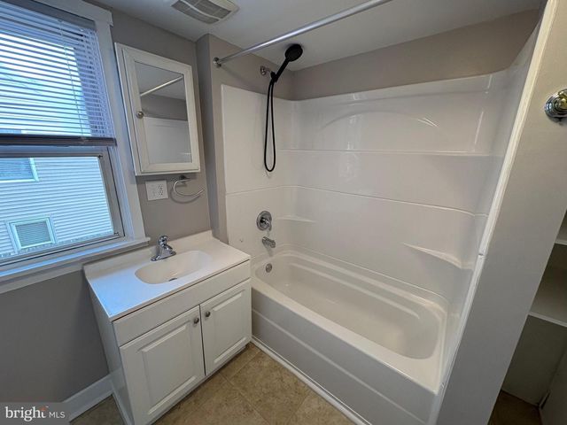 225 W LOCUST ST, Mechanicsburg, PA 17055