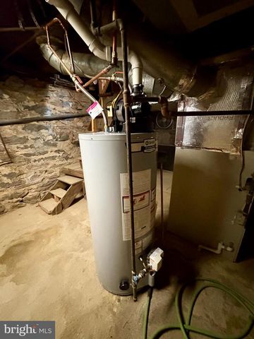 225 W LOCUST ST, Mechanicsburg, PA 17055