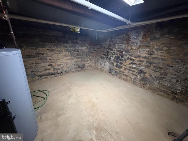 225 W LOCUST ST, Mechanicsburg, PA 17055