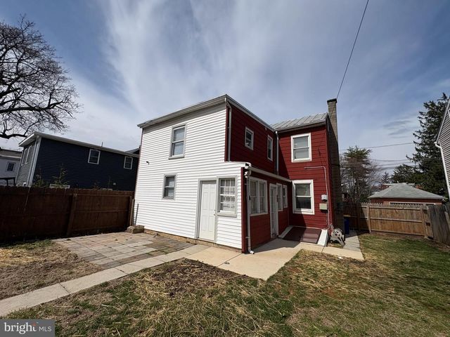 225 W LOCUST ST, Mechanicsburg, PA 17055