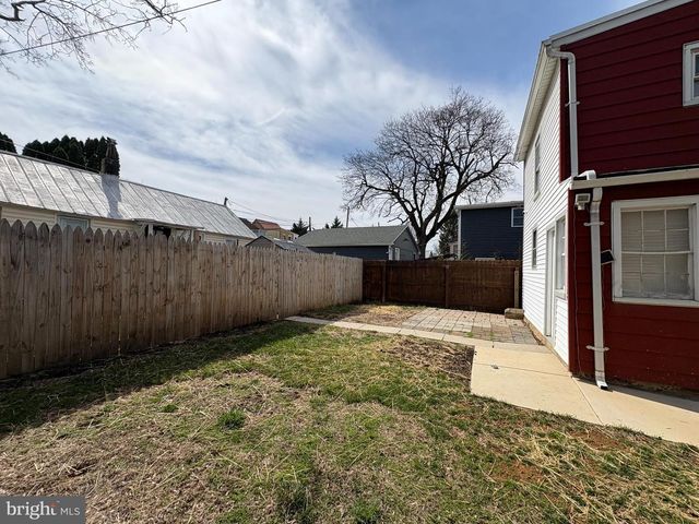 225 W LOCUST ST, Mechanicsburg, PA 17055