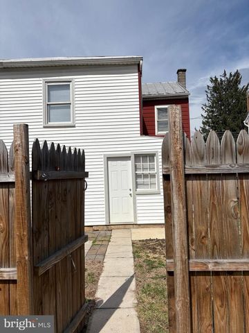 225 W LOCUST ST, Mechanicsburg, PA 17055