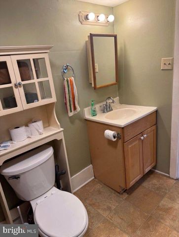 225 W LOCUST ST, Mechanicsburg, PA 17055