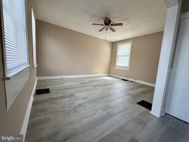 225 W LOCUST ST, Mechanicsburg, PA 17055