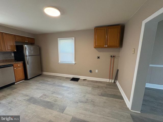 225 W LOCUST ST, Mechanicsburg, PA 17055