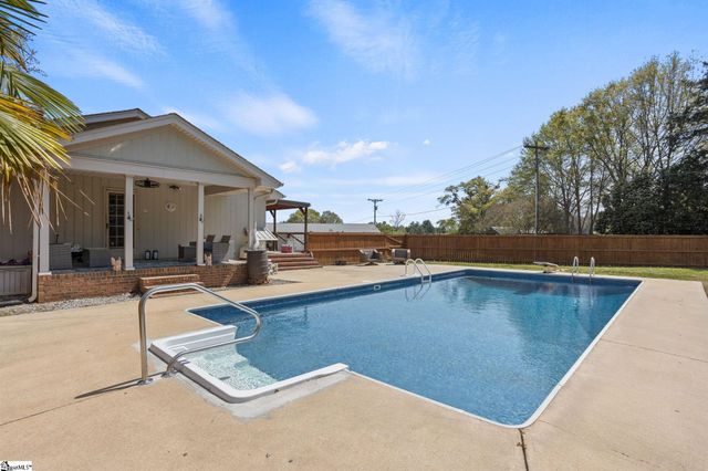 16 Herman Road, Laurens, SC 29360
