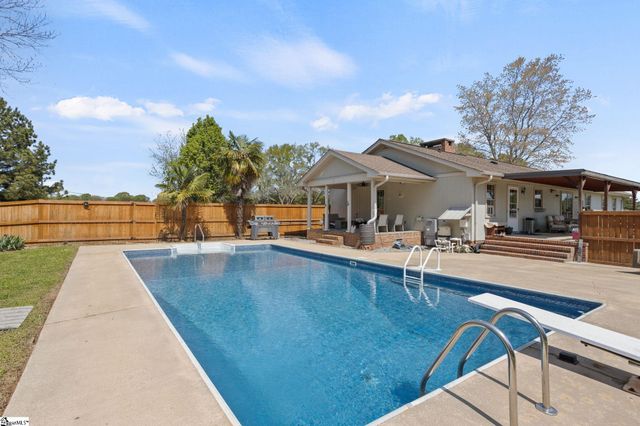 16 Herman Road, Laurens, SC 29360