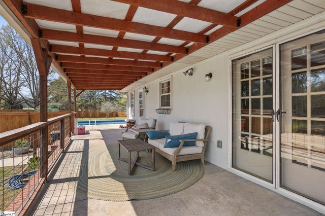 16 Herman Road, Laurens, SC 29360