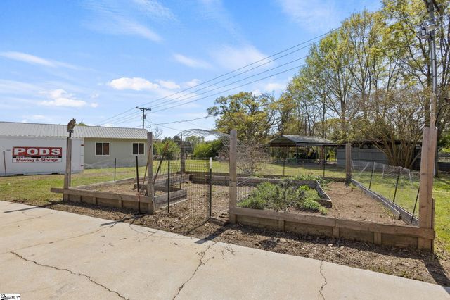 16 Herman Road, Laurens, SC 29360