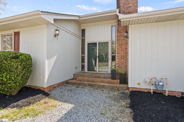 16 Herman Road, Laurens, SC 29360