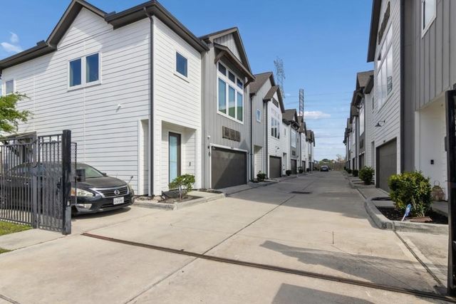 5904 Gardendale Drive E, Houston, TX 77092