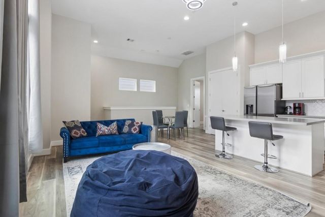 5904 Gardendale Drive E, Houston, TX 77092