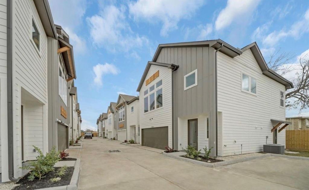 5904 Gardendale Drive E, Houston, TX 77092