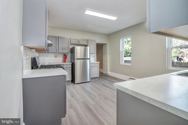 24 NEW TRENT ST, Ewing, NJ 08638