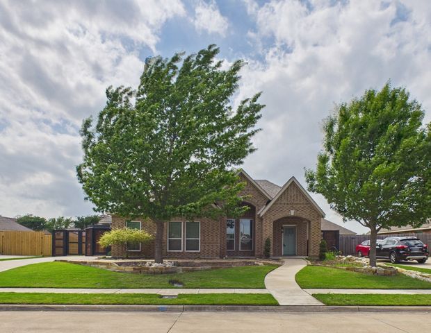 921 Mill Pond Drive, Midlothian, TX 76065