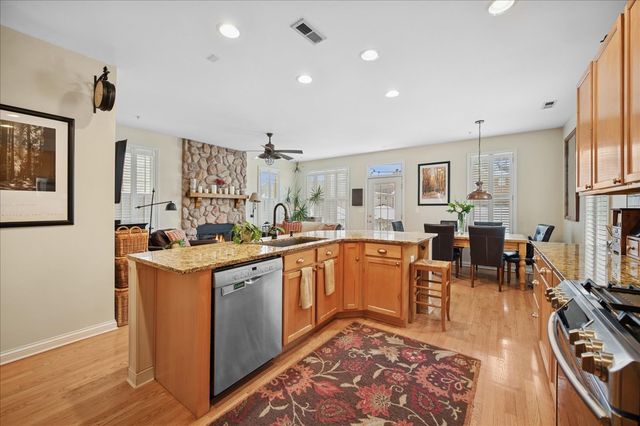 2230 Goldenrod Lane, Glenview, IL 60026