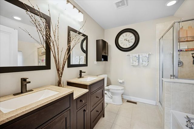 2230 Goldenrod Lane, Glenview, IL 60026