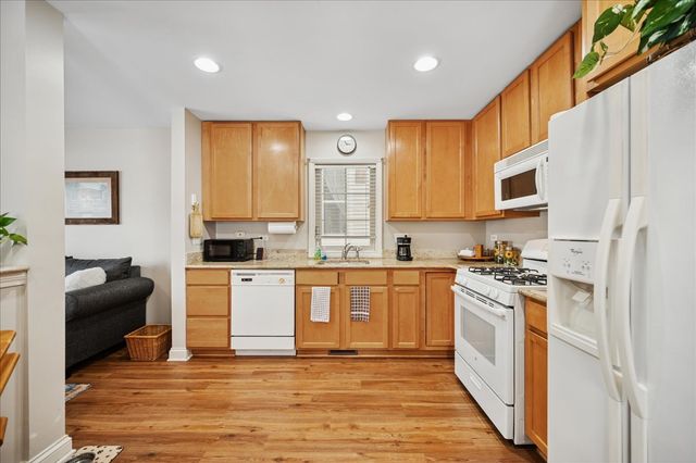 2230 Goldenrod Lane, Glenview, IL 60026