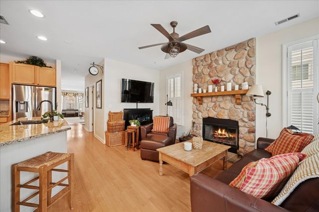 2230 Goldenrod Lane, Glenview, IL 60026