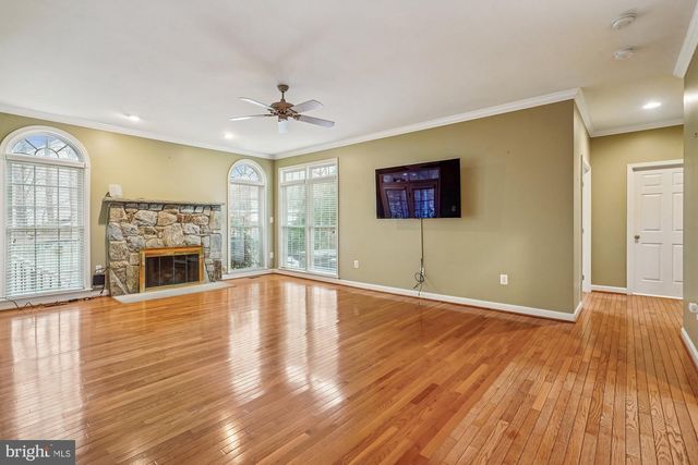 20338 CLIFTONS POINT ST, Potomac Falls, VA 20165