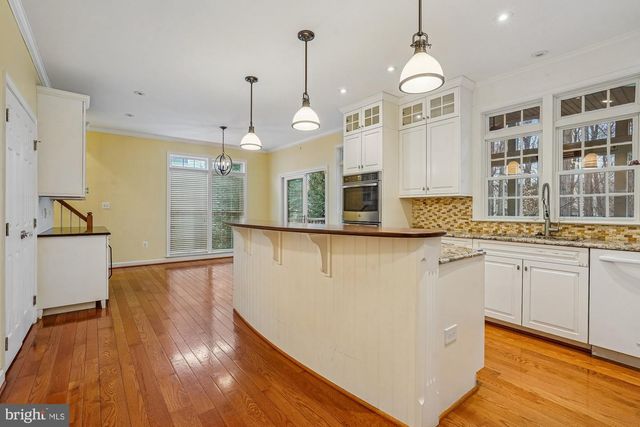 20338 CLIFTONS POINT ST, Potomac Falls, VA 20165