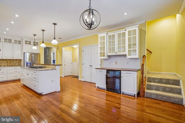 20338 CLIFTONS POINT ST, Potomac Falls, VA 20165