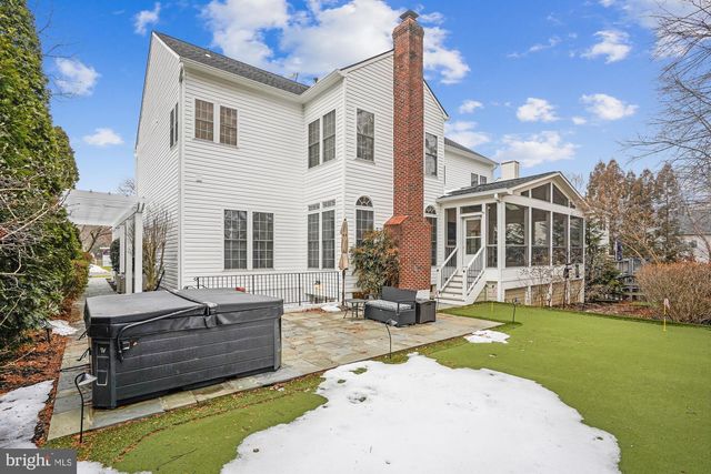 20338 CLIFTONS POINT ST, Potomac Falls, VA 20165