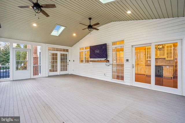 20338 CLIFTONS POINT ST, Potomac Falls, VA 20165