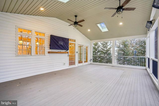 20338 CLIFTONS POINT ST, Potomac Falls, VA 20165