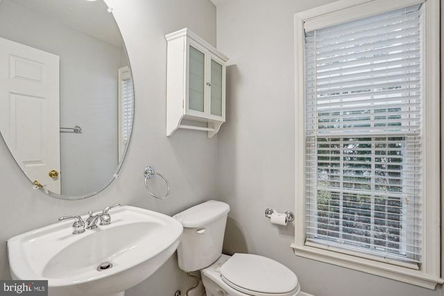 20338 CLIFTONS POINT ST, Potomac Falls, VA 20165