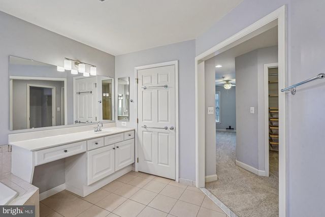 20338 CLIFTONS POINT ST, Potomac Falls, VA 20165