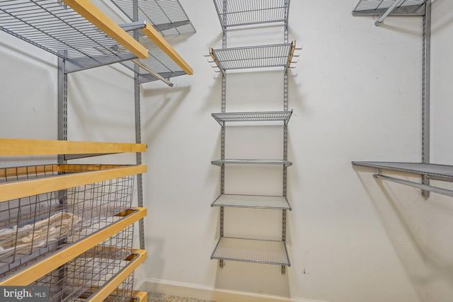 20338 CLIFTONS POINT ST, Potomac Falls, VA 20165