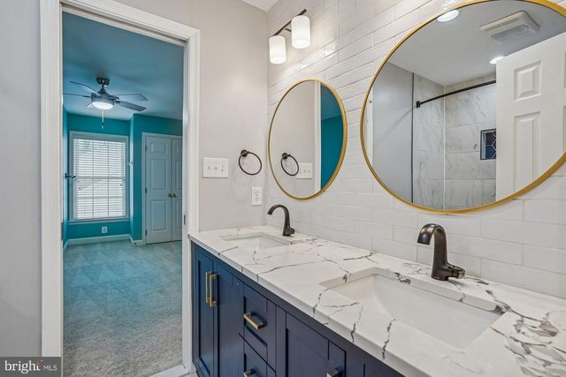 20338 CLIFTONS POINT ST, Potomac Falls, VA 20165