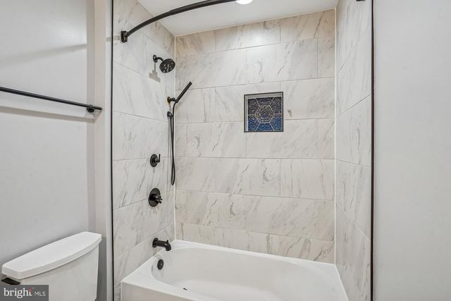 20338 CLIFTONS POINT ST, Potomac Falls, VA 20165