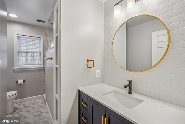 20338 CLIFTONS POINT ST, Potomac Falls, VA 20165