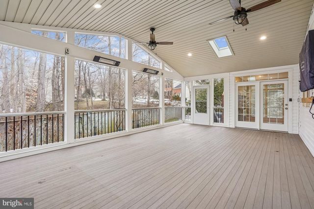 20338 CLIFTONS POINT ST, Potomac Falls, VA 20165