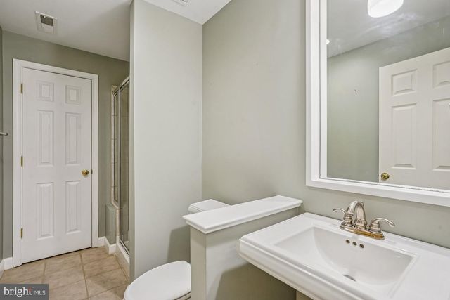 20338 CLIFTONS POINT ST, Potomac Falls, VA 20165