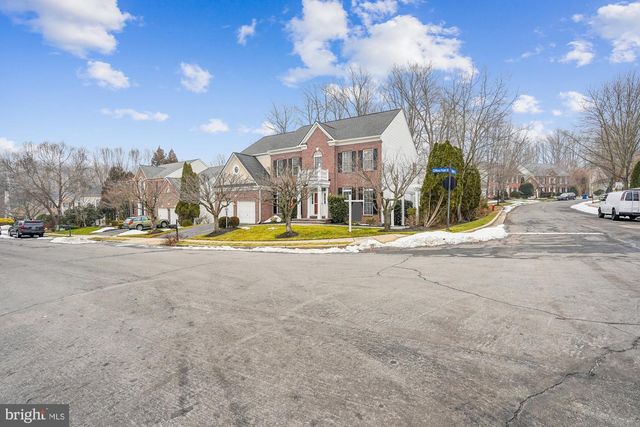 20338 CLIFTONS POINT ST, Potomac Falls, VA 20165