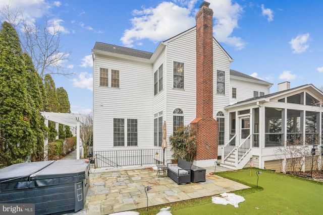 20338 CLIFTONS POINT ST, Potomac Falls, VA 20165