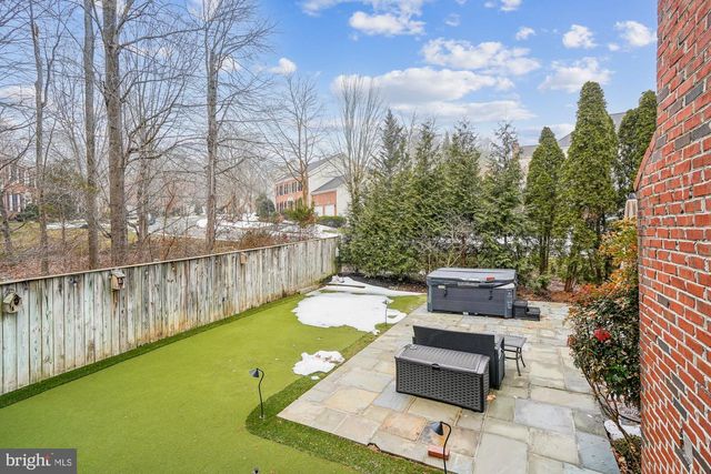 20338 CLIFTONS POINT ST, Potomac Falls, VA 20165