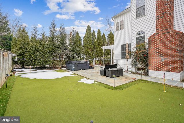 20338 CLIFTONS POINT ST, Potomac Falls, VA 20165