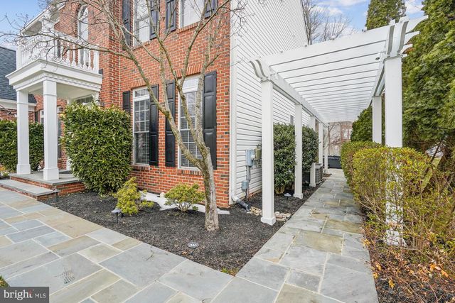 20338 CLIFTONS POINT ST, Potomac Falls, VA 20165