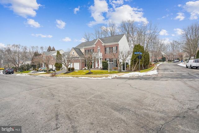 20338 CLIFTONS POINT ST, Potomac Falls, VA 20165